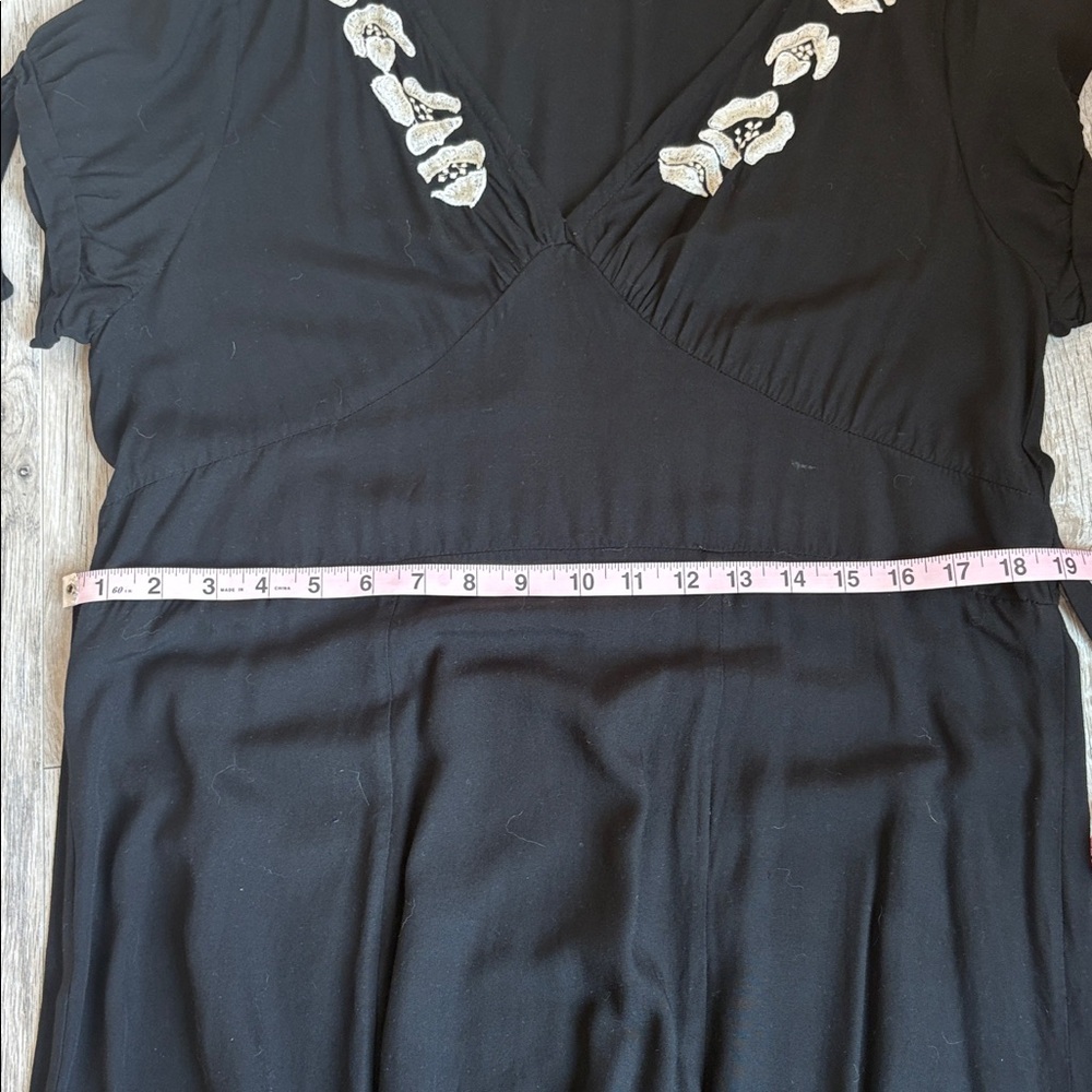 Beautiful Boho Midi Dress with Embroidered Floral Accents - Picture 7 of 12